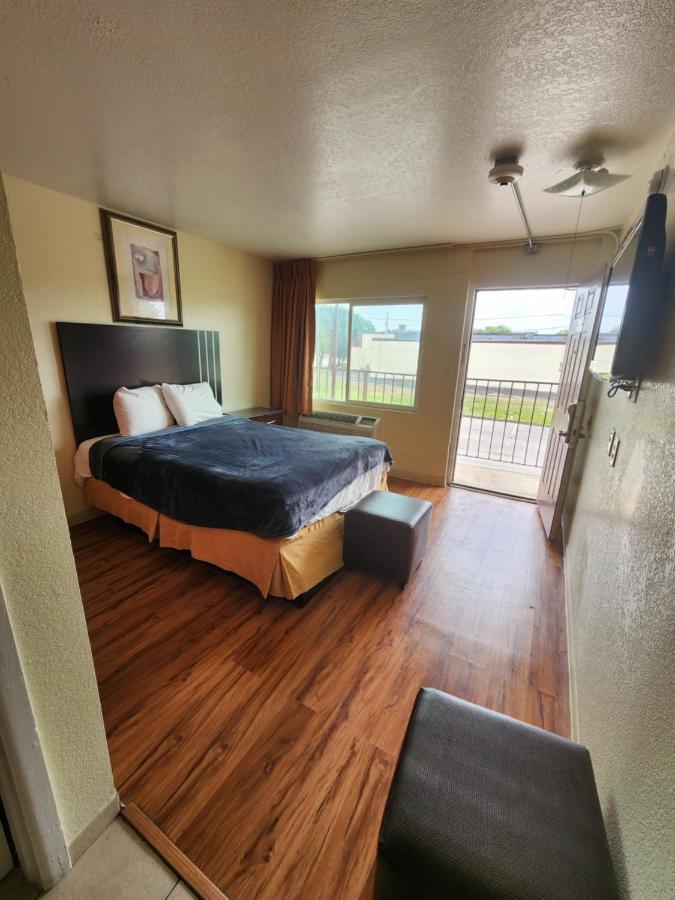 Hometown Inn And Suites 메스키테 외부 사진